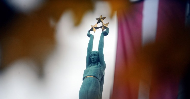 atklats-iespaidigakais-staro-riga-objekts-brivibas-piemineklis-564cc3f21d916