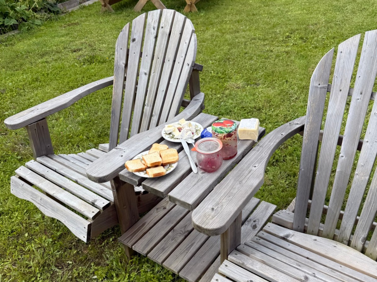 Vacation Day 15 – Afternoon Tea and a New&nbsp;Bench