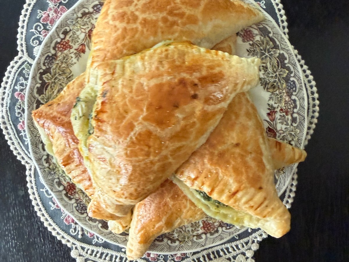 Recipe: Nettle & Cheese Puff Pastry&nbsp;Triangles